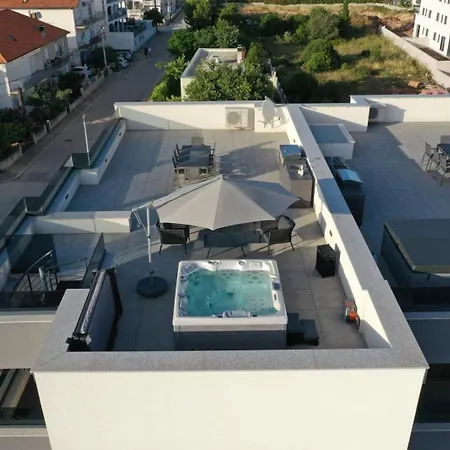 Fux Penthouse Whirlpool Meerblick * זאדאר