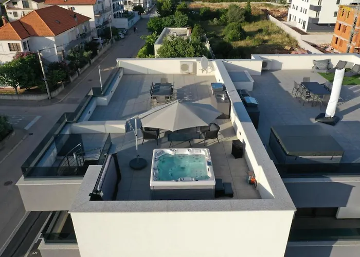 Fux Penthouse Whirlpool Meerblick * זאדאר